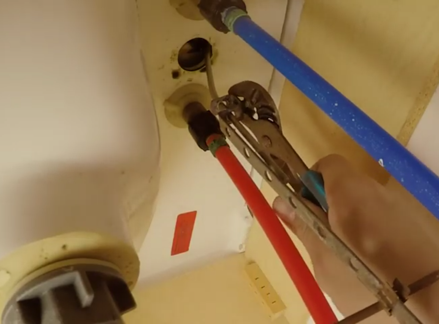 fix bathroom sink - tighten the screw