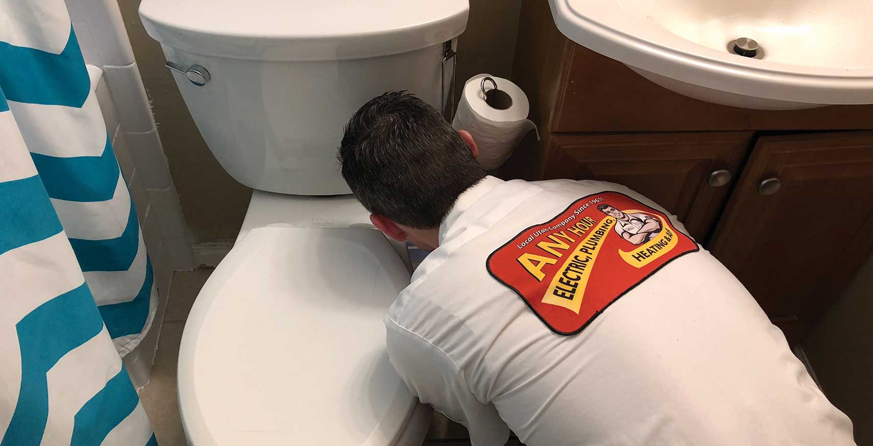 Clogged toilet. Plunger and a heavy duty snake didn't work. Please help :  r/Plumbing